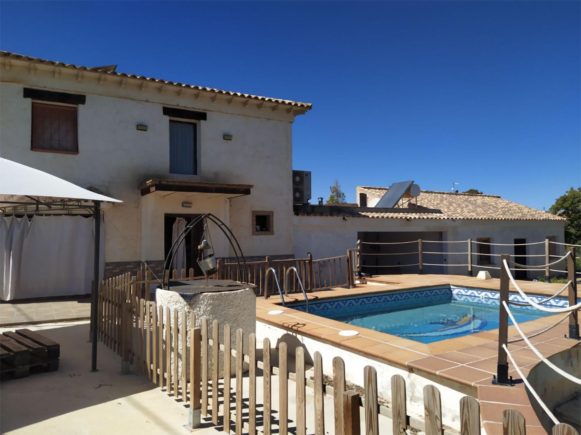 Exterior view of House or chalet for sale in Baza  with Air Conditioner, Heating and Private garden
