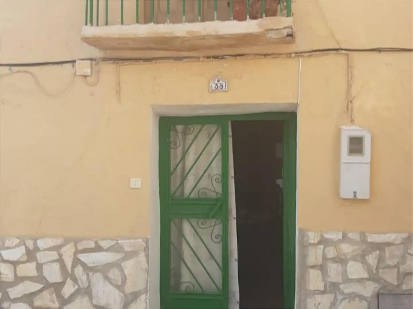 Vista exterior de Casa adosada en venda en Zújar amb Balcó