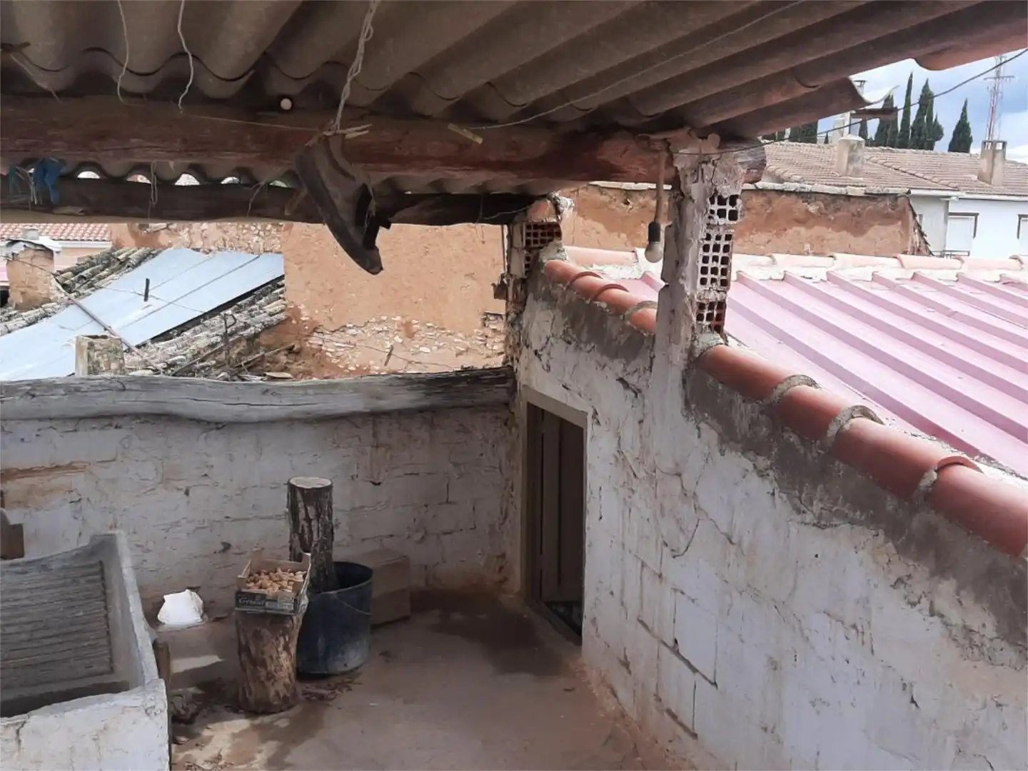 Vista exterior de Casa adosada en venda en Zújar amb Balcó