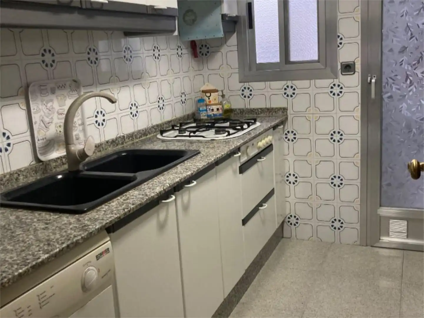 Pis en venda a Avenida Doctor Don Julio López Tarín, 19, Utiel Cuina de Pis en venda en Utiel amb Aire condicionat i Balcó