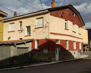 Vista exterior de Casa o xalet en venda en Piloña amb Calefacció, Terrassa i Traster