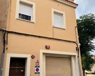 Vista exterior de Casa adosada en venda en Reus amb Terrassa