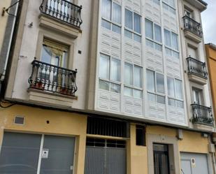 Vista exterior de Pis en venda en Melide amb Parquet, Traster i Moblat