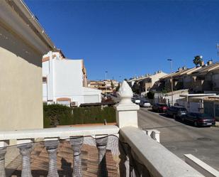 Vista exterior de Apartament en venda en Torrevieja amb Terrassa, Piscina i Balcó