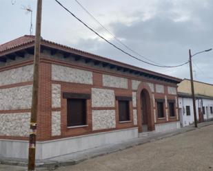 Exterior view of House or chalet for sale in Matapozuelos  with Air Conditioner