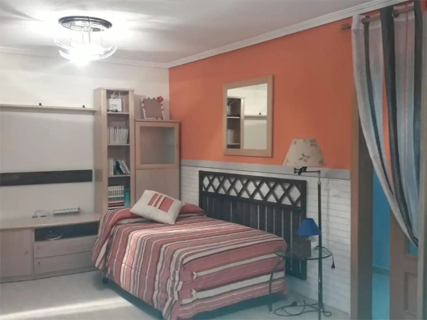 Habitació a Calle Almoradí, 12, Los Ángeles Habitació a Calle Almoradí, 12, Los Ángeles