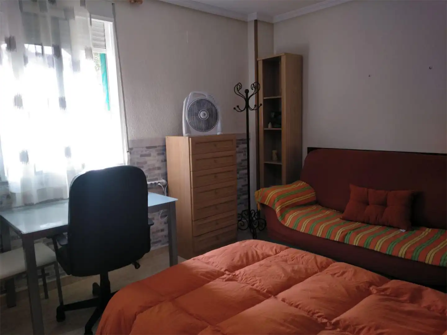 Habitació a Calle Almoradí, 12, Los Ángeles Habitació a Calle Almoradí, 12, Los Ángeles