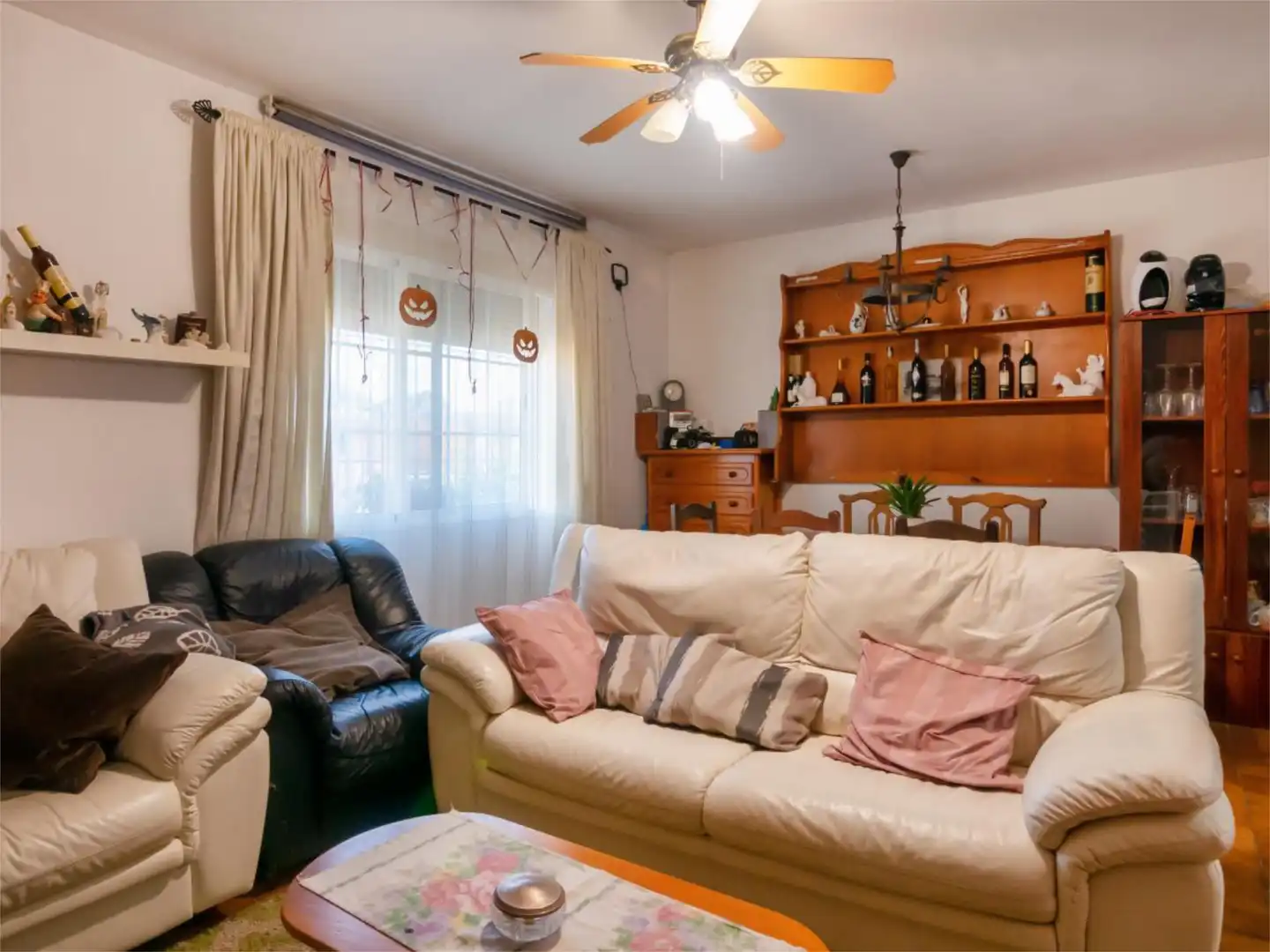 Sala d'estar de Casa adosada en venda en Los Barrios