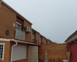 Vista exterior de Casa o xalet en venda en Móstoles amb Terrassa