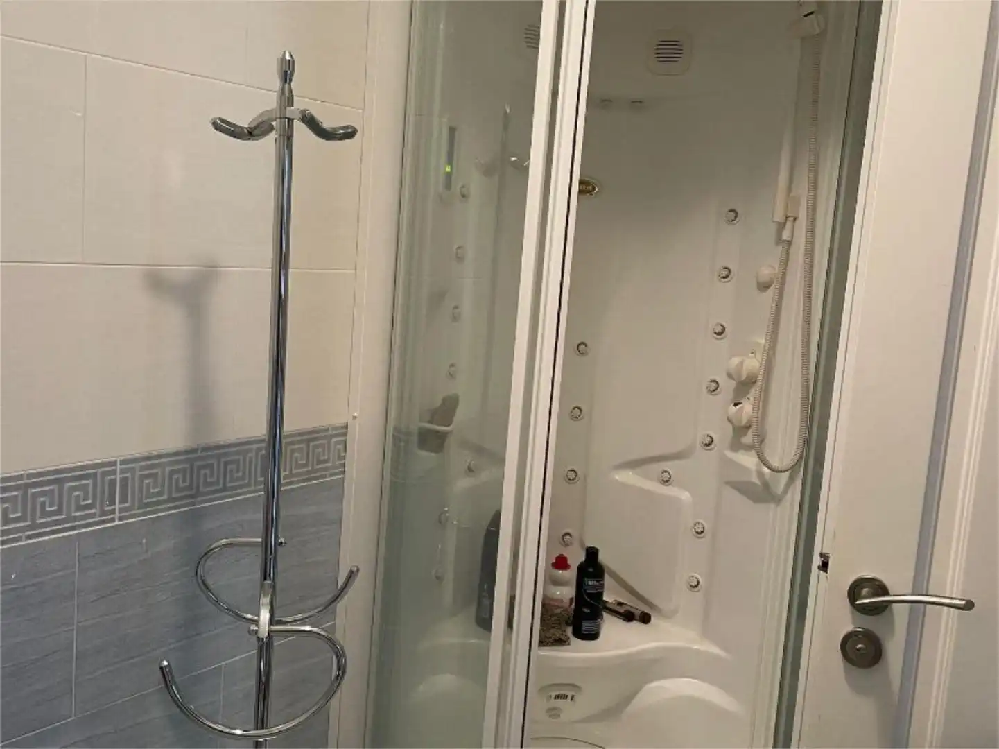 Flat for sale in Rúa de Julia Minguillón, 4, Centro - Areal Bathroom of Flat for sale in Vigo with Heating, Private garden and Parquet flooring