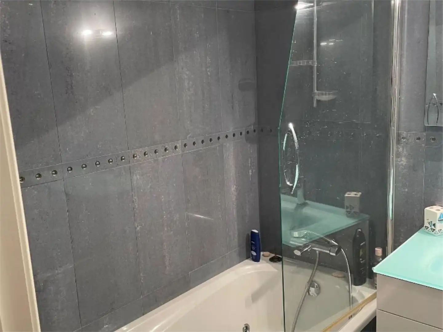 Flat for sale in Rúa de Julia Minguillón, 4, Centro - Areal Bathroom of Flat for sale in Vigo with Heating, Private garden and Parquet flooring