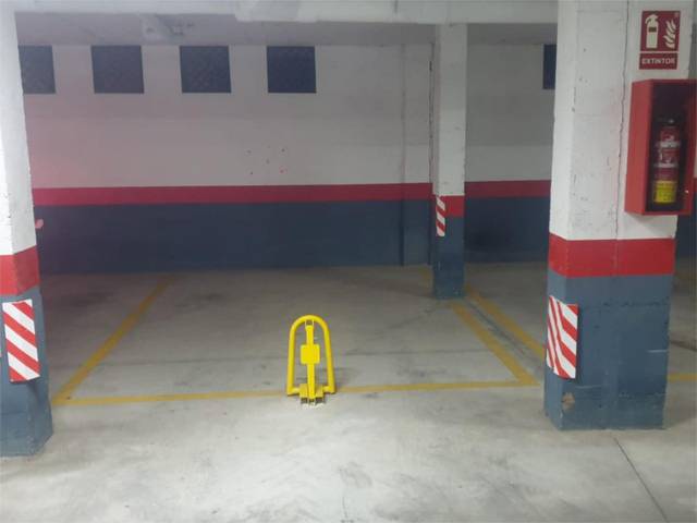 Garaje en Venta en Calle Babor, 31 en Zona Centro Comercial Torrequebrada