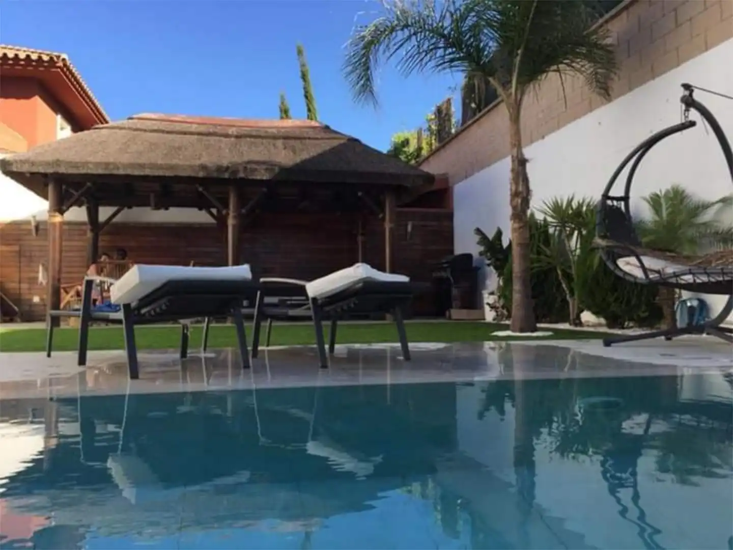 Swimming pool of Houses for sale in Algeciras  with Air Conditioner, Heating and Private garden