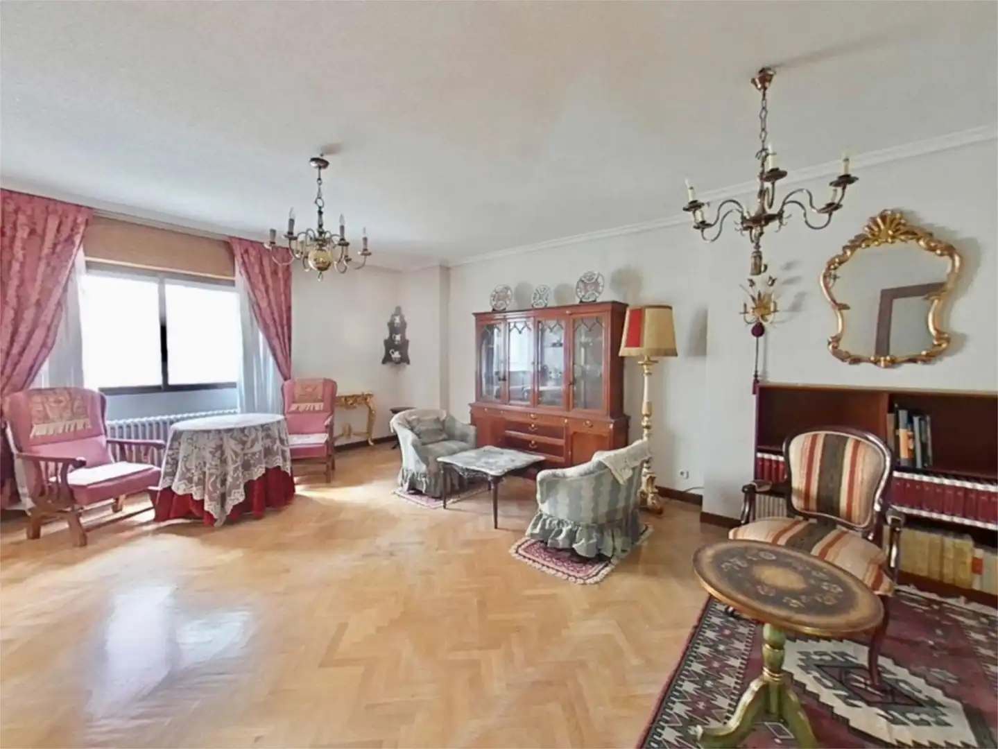 Living room of Flat for sale in Zamora Capital   with Heating, Parquet flooring and Storage room