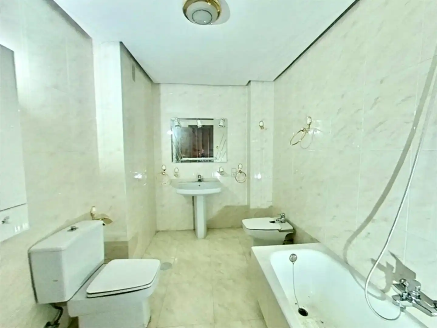 Bathroom of Flat for sale in Zamora Capital   with Heating, Parquet flooring and Storage room