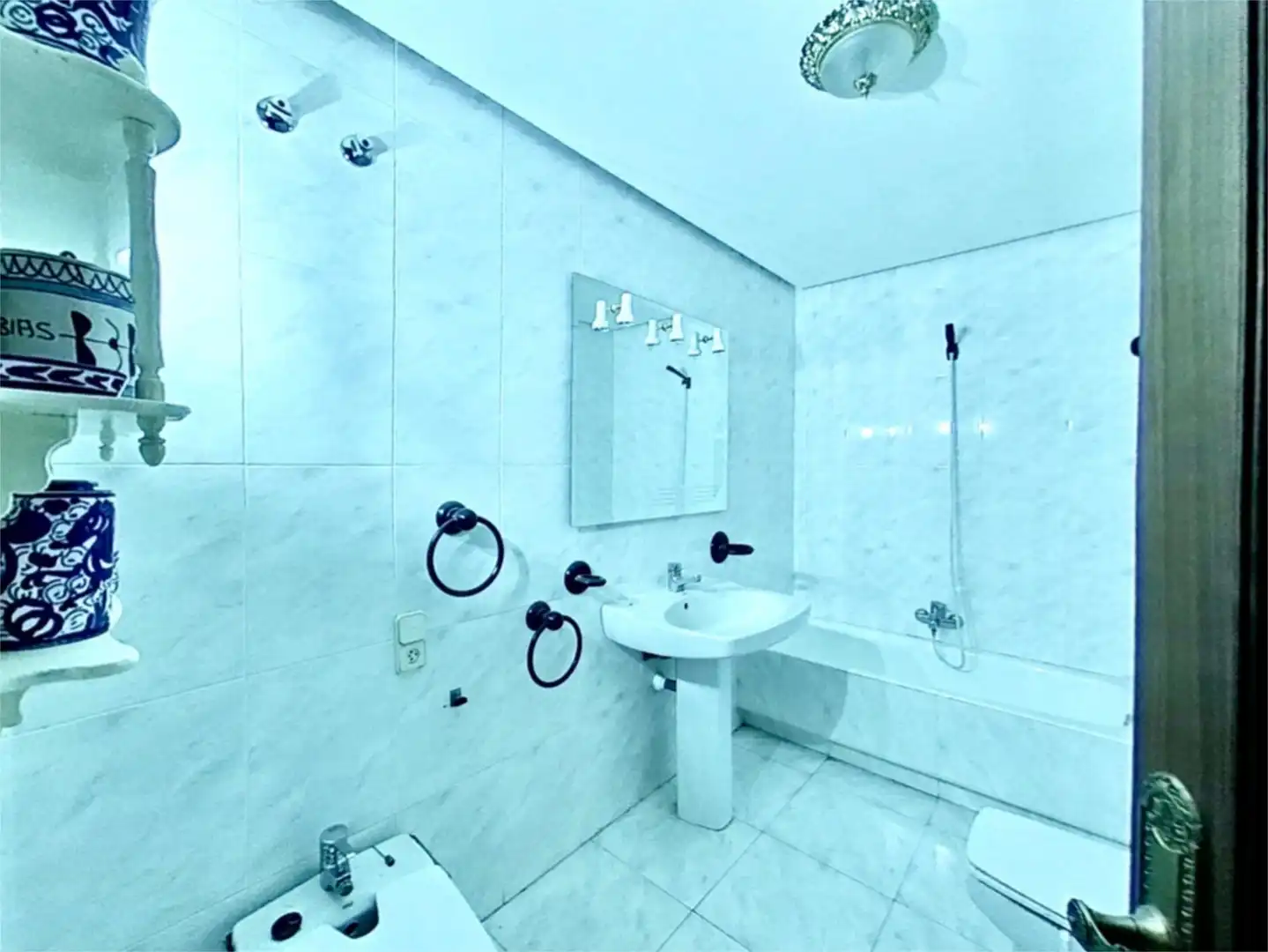 Bathroom of Flat for sale in Zamora Capital   with Heating, Parquet flooring and Storage room