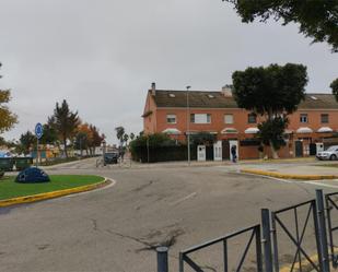 Exterior view of Single-family semi-detached for sale in Palomares del Río  with Air Conditioner