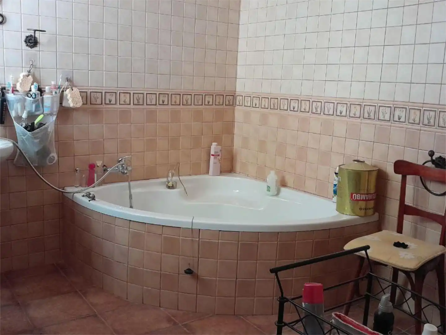 Casa adosada en venta en Calle Santa Maria de la Cabeza, 10, Peal de Becerro Baño de Casa adosada en venta en Peal de Becerro con Calefacción, Jardín privado y Terraza