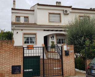 Exterior view of Single-family semi-detached for sale in Ciudad Real Capital  with Swimming Pool