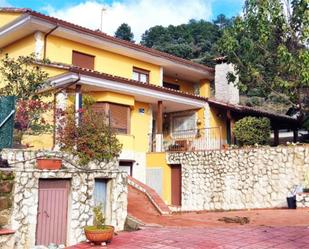 Exterior view of House or chalet for sale in Candeleda  with Terrace, Swimming Pool and Balcony