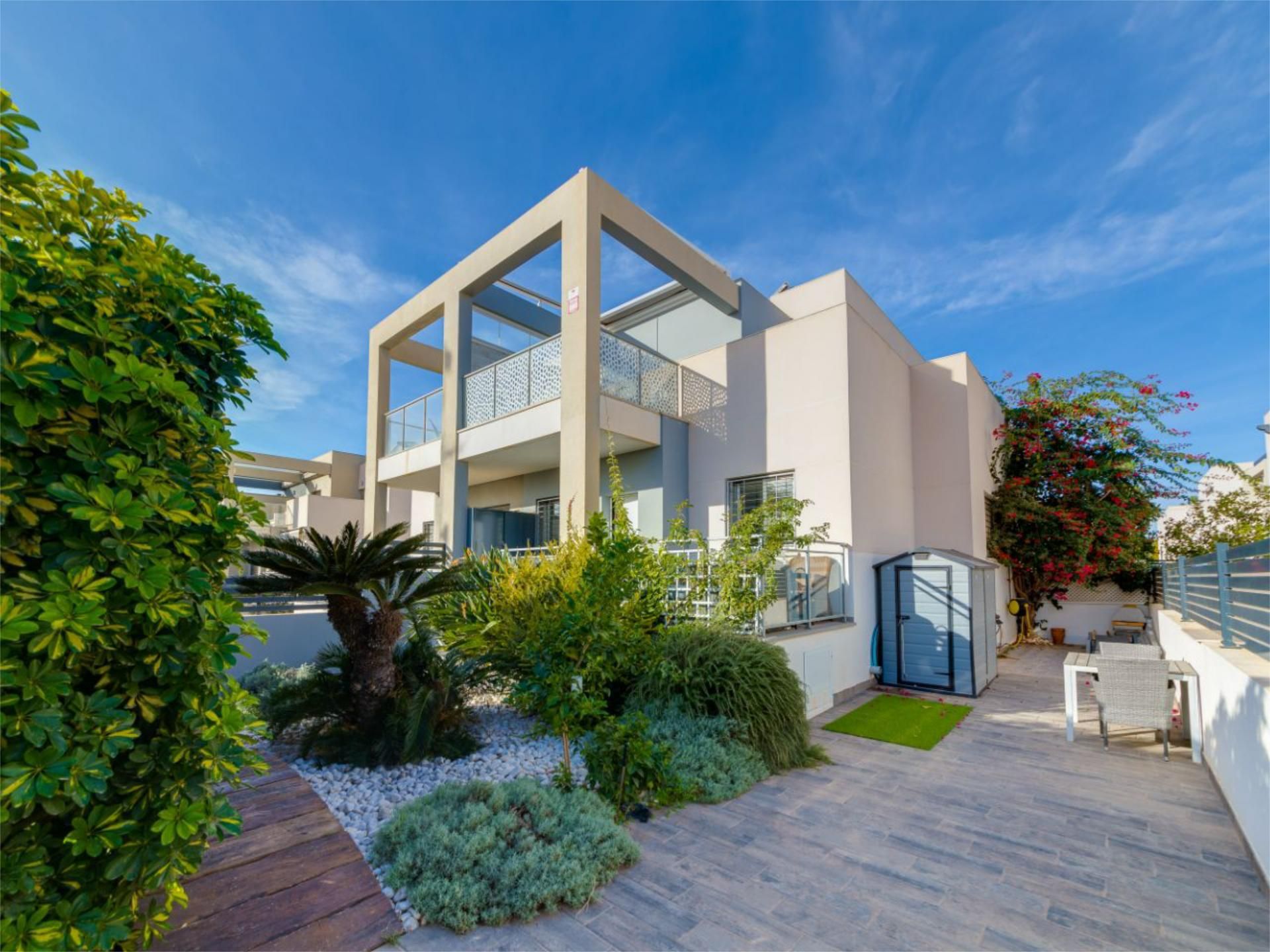 Exterior view of Single-family semi-detached for sale in Torrevieja  with Air Conditioner, Heating and Private garden
