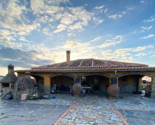 Vista exterior de Finca rústica en venda en Trujillo amb Terrassa i Piscina