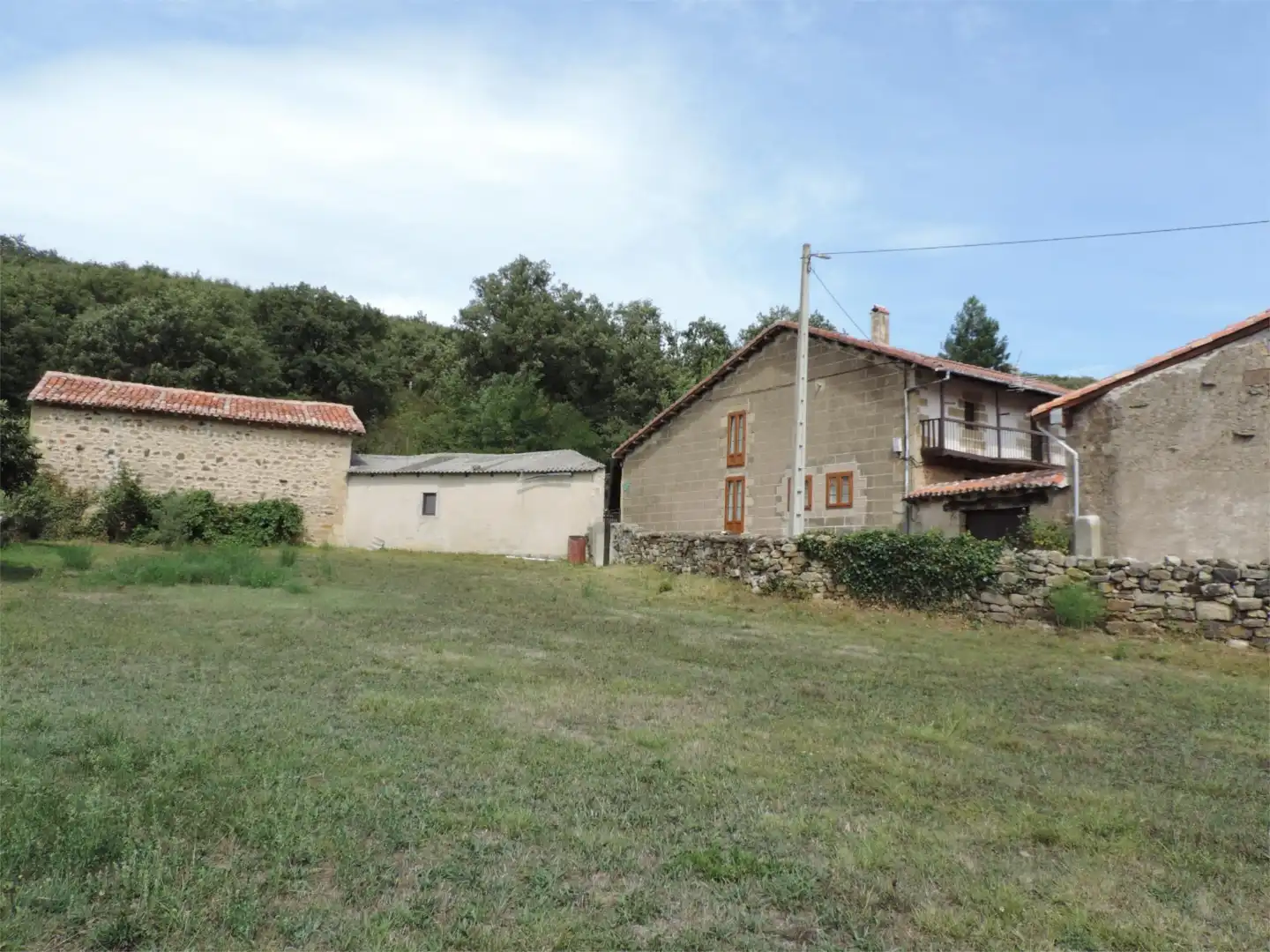 Vista exterior de Casa o xalet en venda en Valderredible amb Moblat, Rentadora i TV
