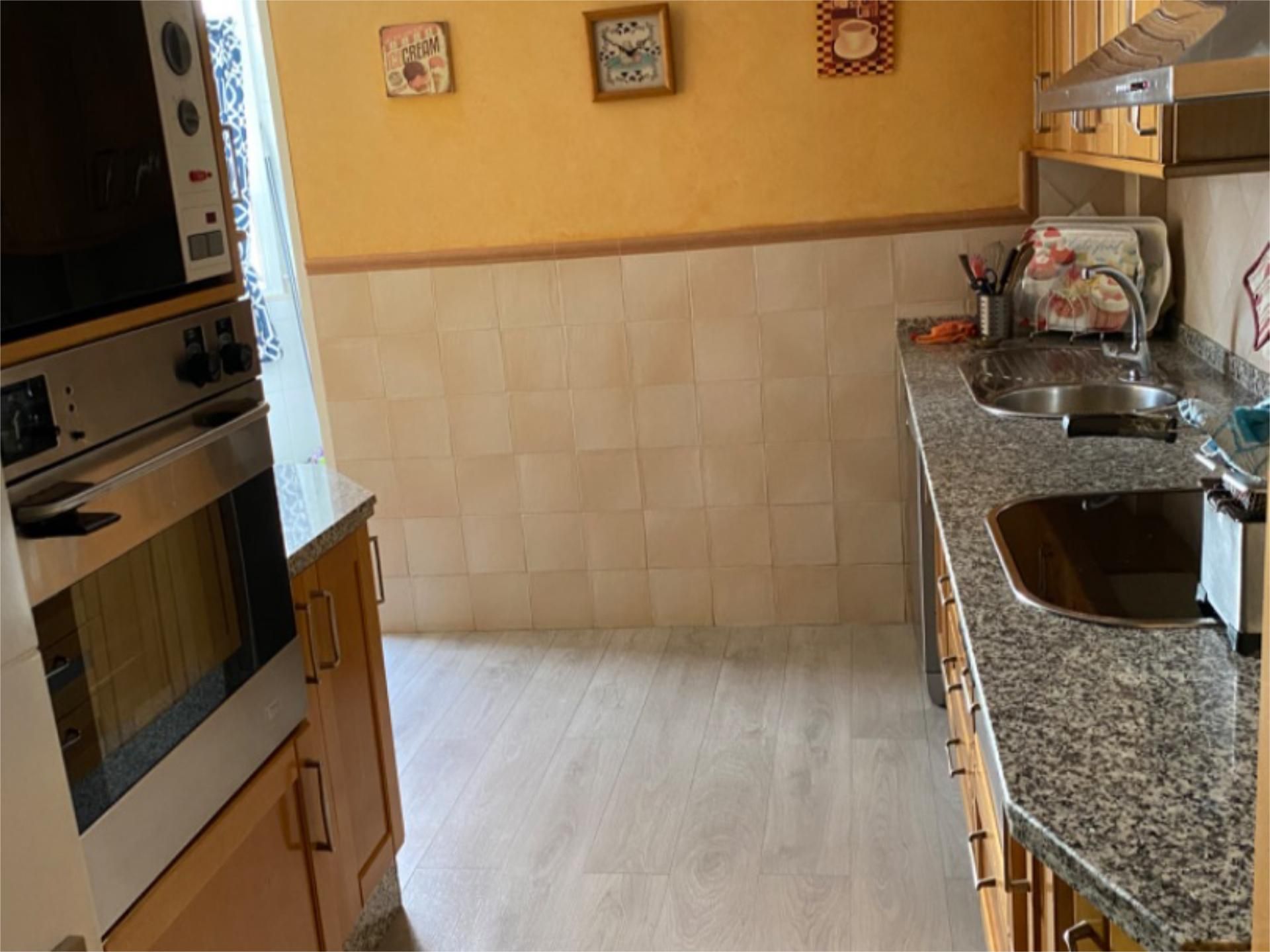 Cuina de Pis en venda en  Jaén Capital amb Aire condicionat, Calefacció i Jardí privat