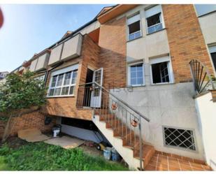 Vista exterior de Casa adosada en venda en Ponferrada amb Aire condicionat, Calefacció i Jardí privat