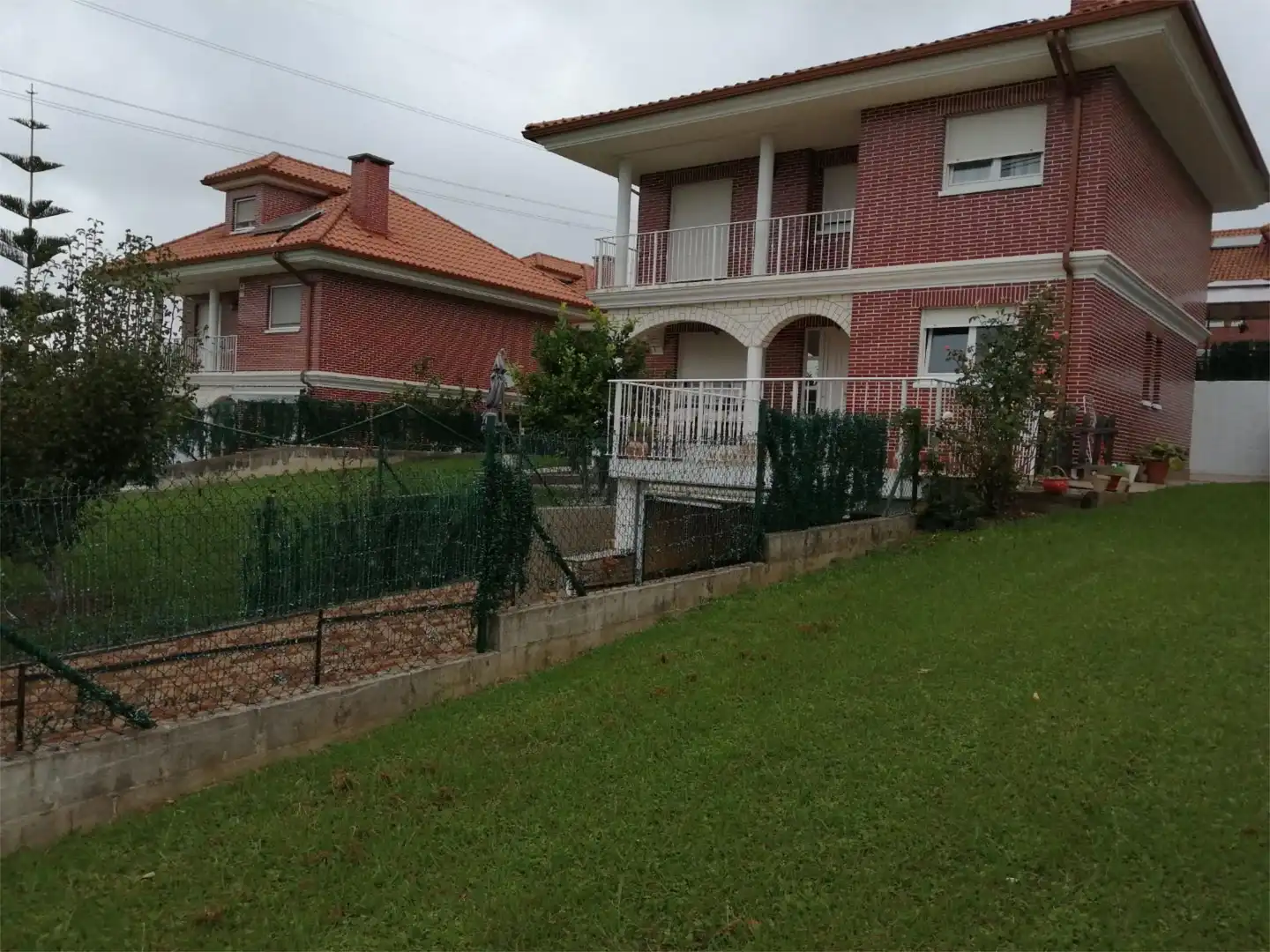 Casa o chalet en venta en Calle la Serna, El Astillero Vista exterior de Casa o chalet en venta en El Astillero con Calefacción, Jardín privado y Parquet