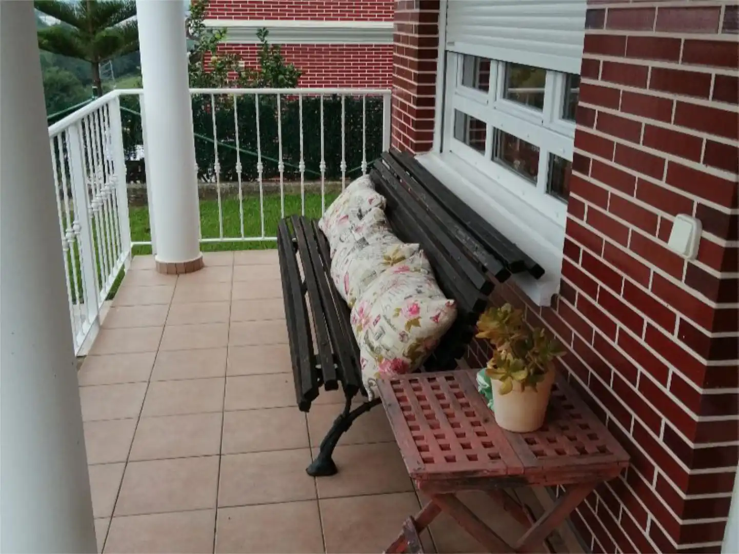 Casa o chalet en venta en Calle la Serna, El Astillero Terraza de Casa o chalet en venta en El Astillero con Calefacción, Jardín privado y Parquet