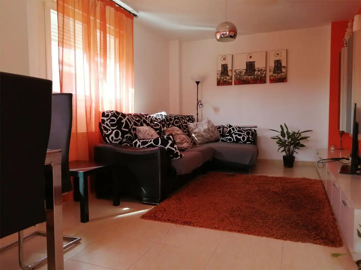 Casa o chalet en venta en Calle la Serna, El Astillero Sala de estar de Casa o chalet en venta en El Astillero con Calefacción, Jardín privado y Parquet