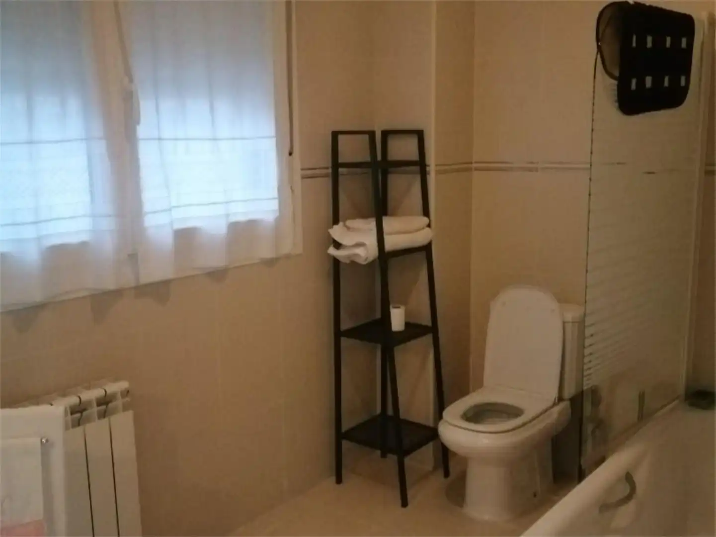Casa o chalet en venta en Calle la Serna, El Astillero Baño de Casa o chalet en venta en El Astillero con Calefacción, Jardín privado y Parquet
