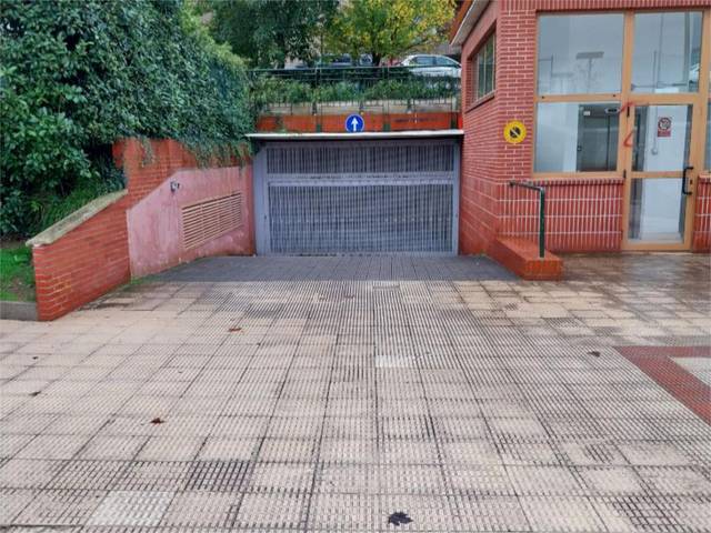Garaje en Venta en Los Chopos Etorbidea, 71 en Villamonte