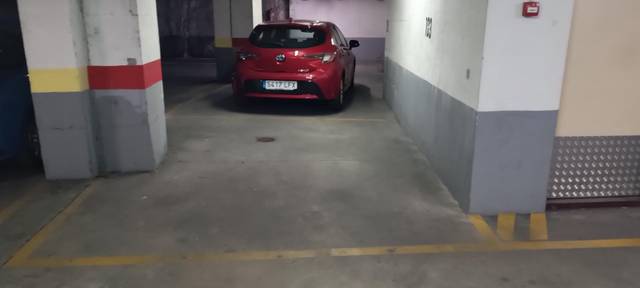 Garaje en Alquiler en Luis Montoto, 116 en La Buhaira