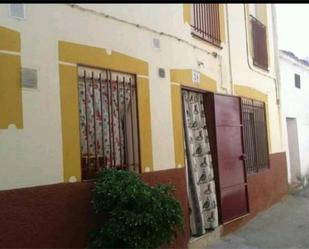 Vista exterior de Casa o xalet en venda en Serradilla amb Terrassa