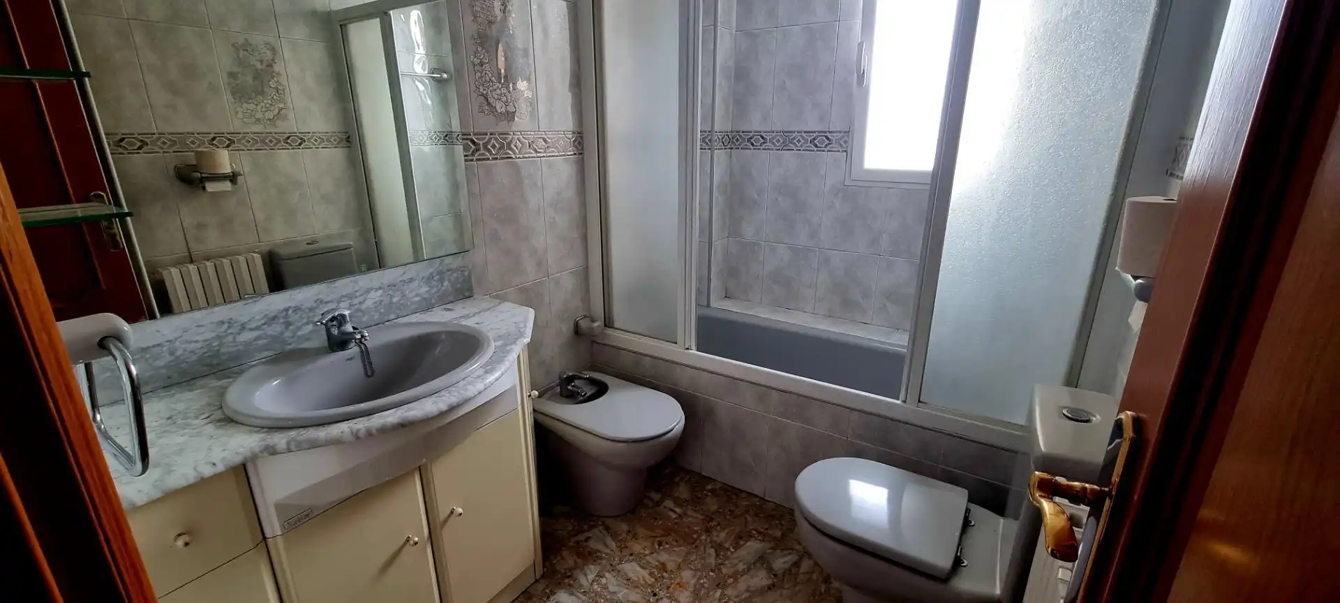 Bathroom of Detached homes for sale in El Burgo de Ebro  with Air Conditioner, Terrace and Balcony