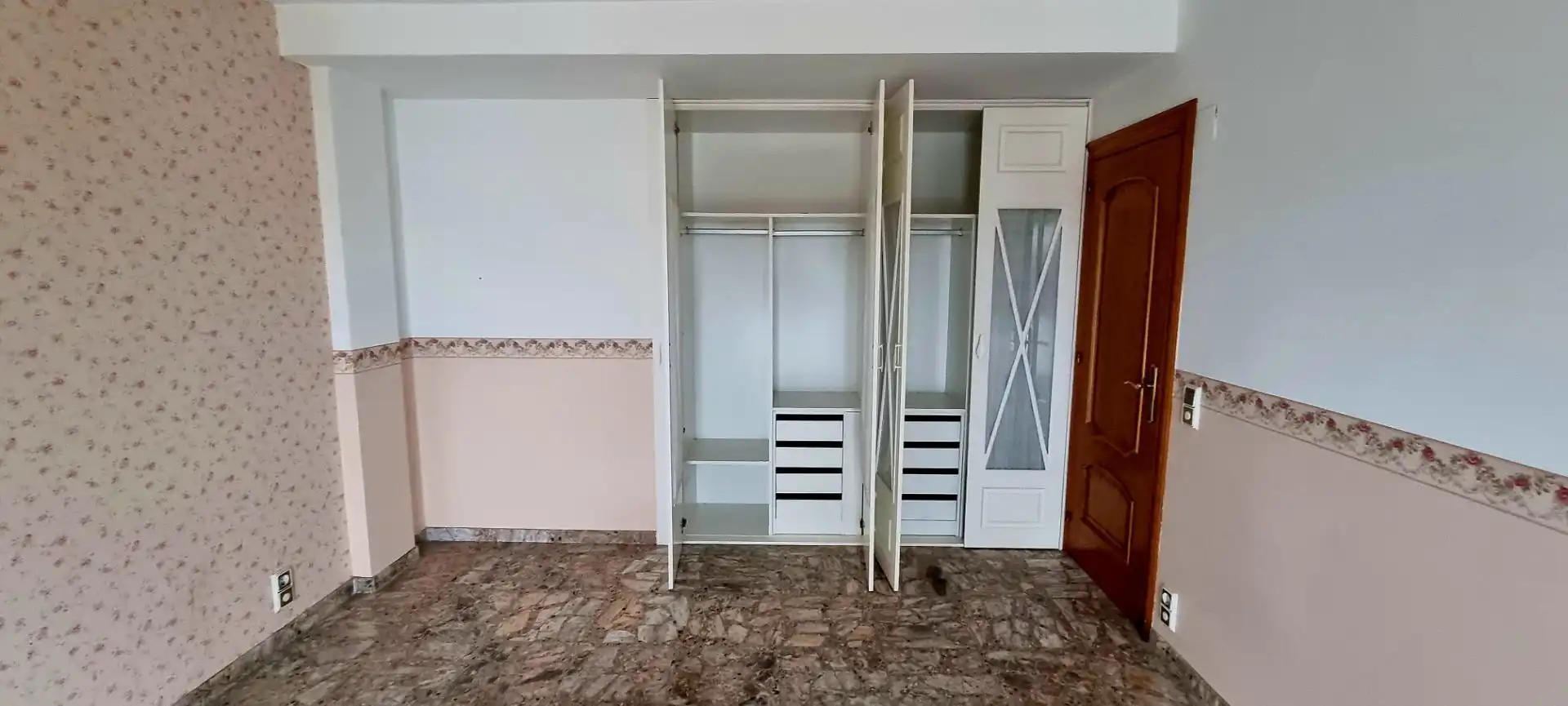 Bedroom of Detached homes for sale in El Burgo de Ebro  with Air Conditioner, Terrace and Balcony