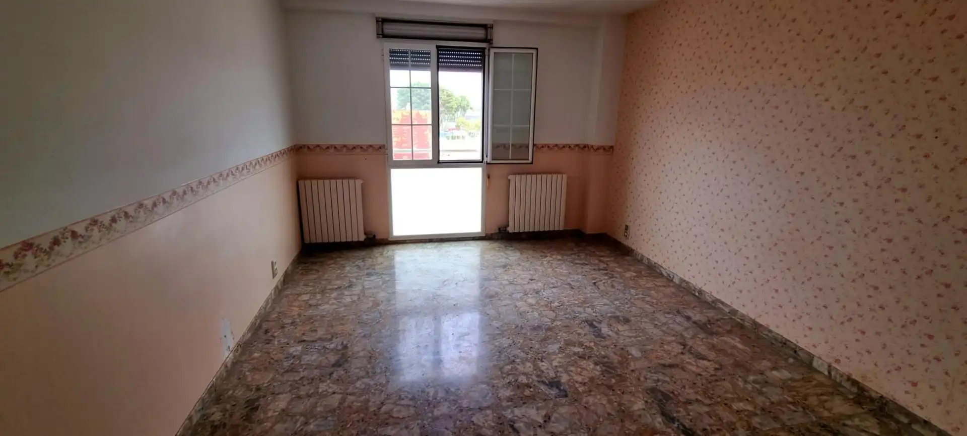 Bedroom of Detached homes for sale in El Burgo de Ebro  with Air Conditioner, Terrace and Balcony
