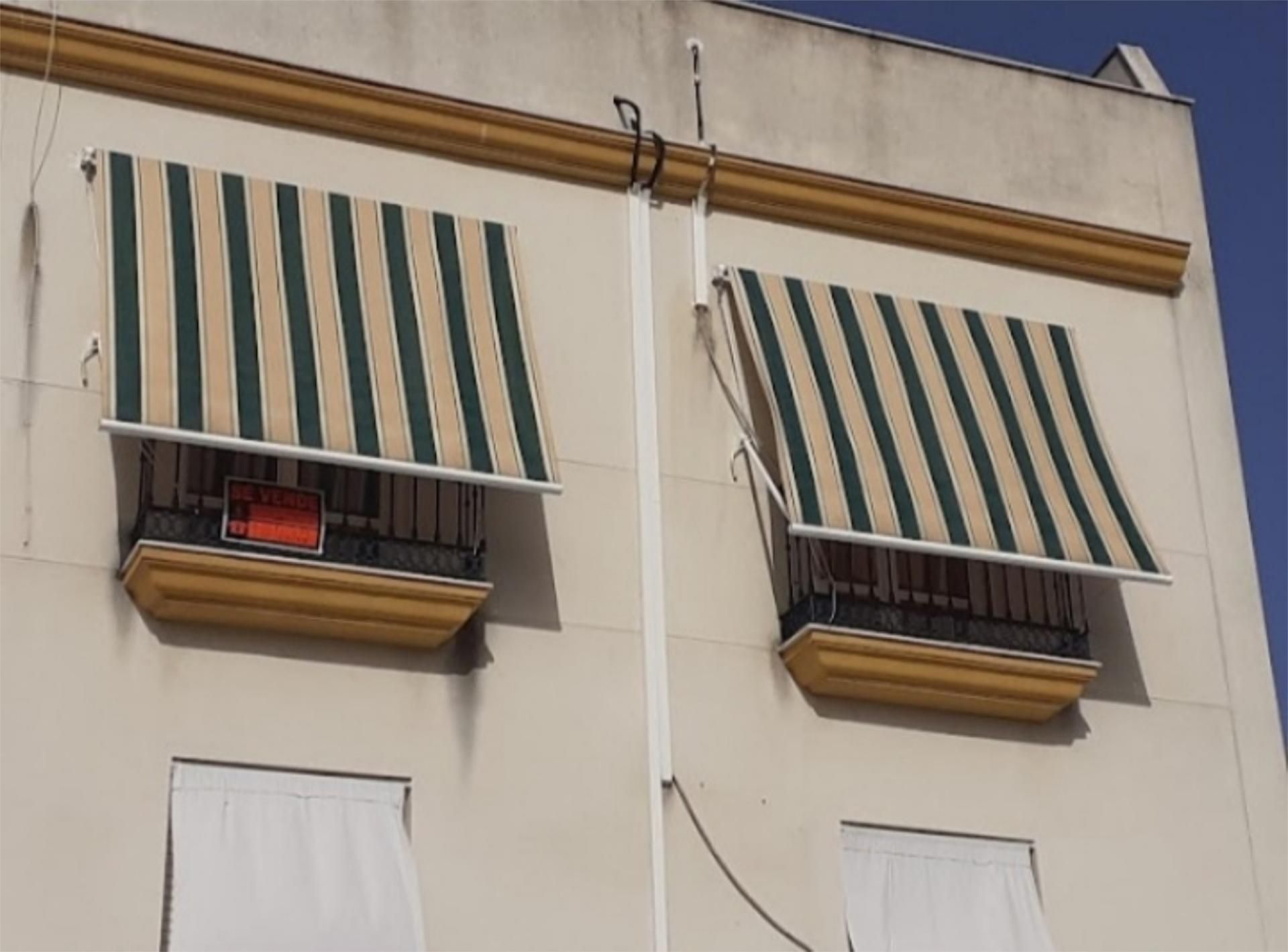 Vista exterior de Pis en venda en La Rambla amb Traster i Aparcament comunitari
