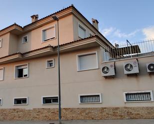 Vista exterior de Casa adosada en venda en Cox amb Aire condicionat, Terrassa i Balcó