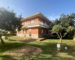 Außenansicht von Haus oder Chalet zum verkauf in Turcia mit Terrasse und Balkon