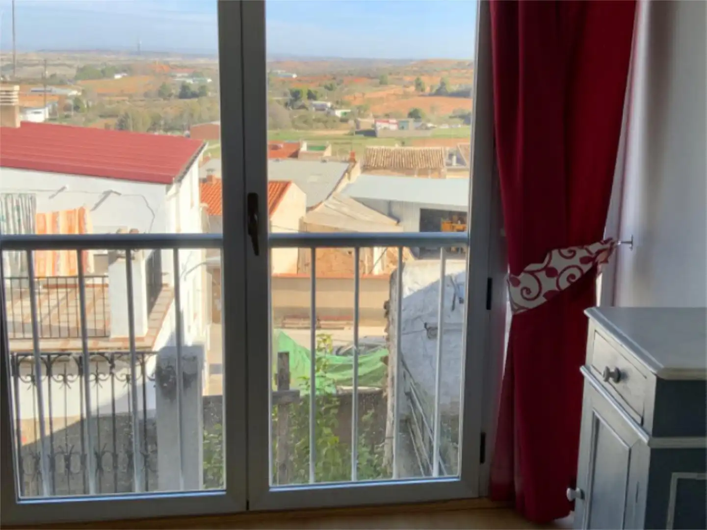 Pis en venda a Calle Malagón, 13, Santa Cruz de la Zarza Dormitori de Pis en venda en Santa Cruz de la Zarza amb Calefacció i Jardí privat