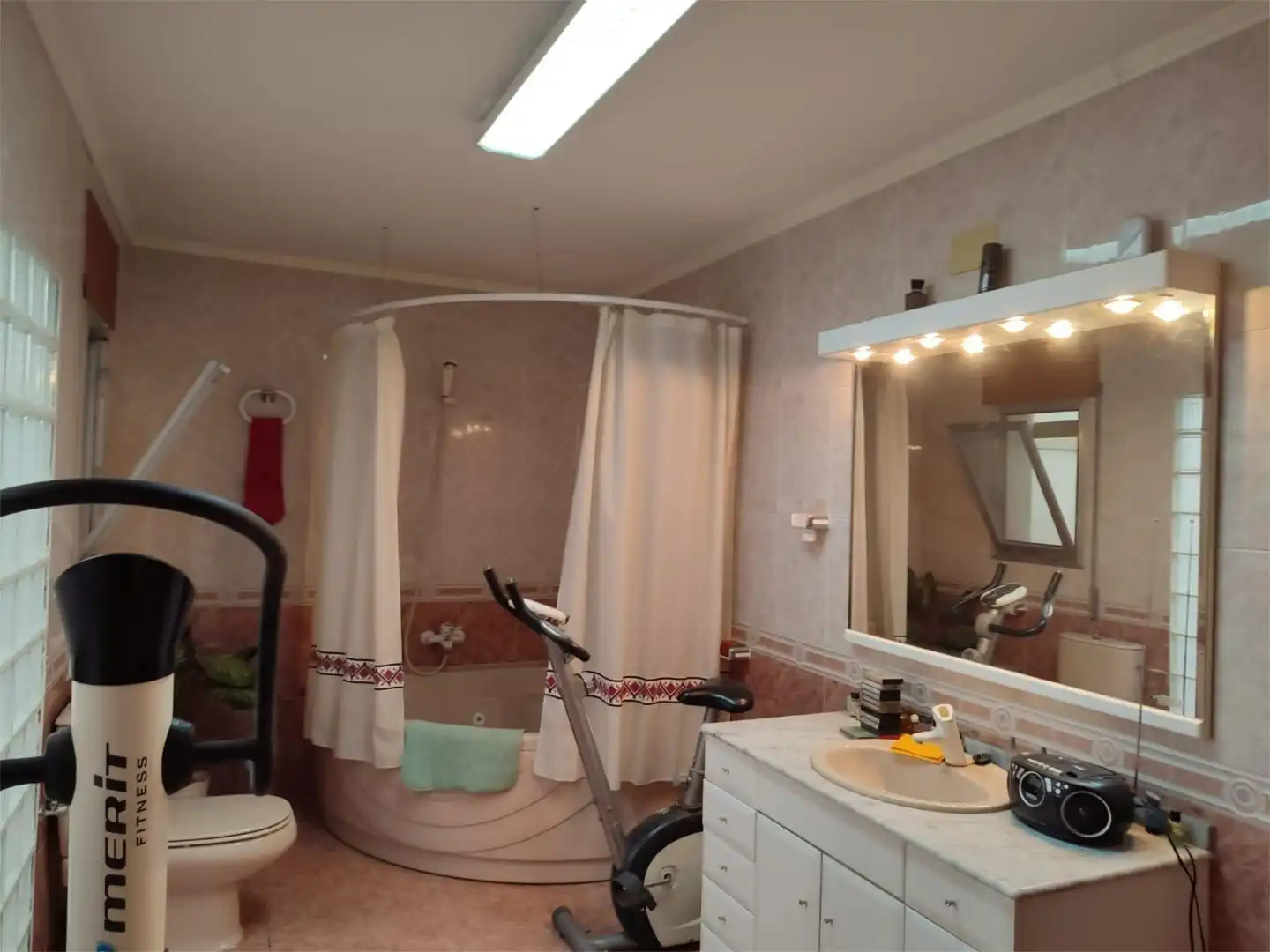 Casa adosada en venta en Travessia Barcelona, 9, Móra d'Ebre Baño de Casa adosada en venta en Móra d'Ebre con Aire acondicionado, Calefacción y Terraza