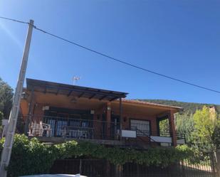 Vista exterior de Casa o xalet en venda en Retuerta del Bullaque amb Aire condicionat, Terrassa i Piscina