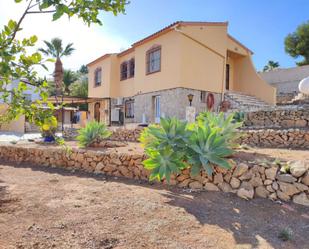 Vista exterior de Casa o xalet en venda en La Nucia amb Aire condicionat, Terrassa i Balcó