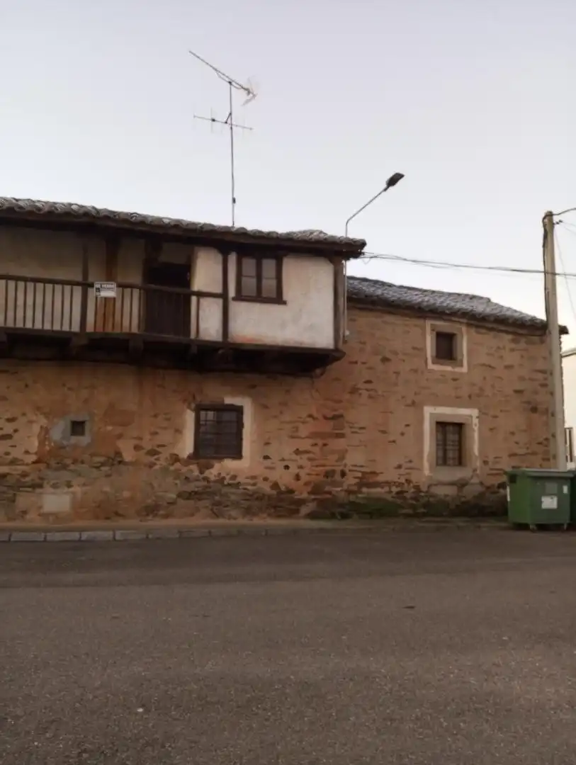 Country homes for sale in Calle Real, 13, Val de San Lorenzo Exterior view of Country homes for sale in Val de San Lorenzo