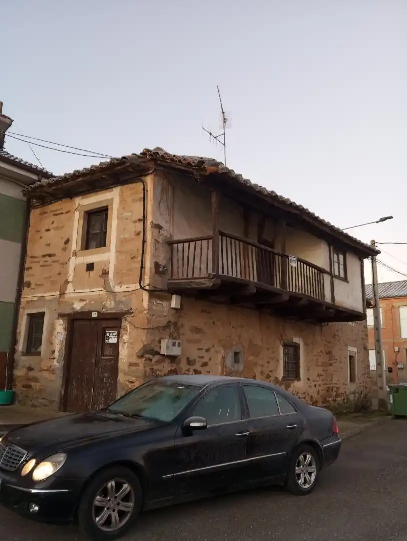 Country homes for sale in Calle Real, 13, Val de San Lorenzo Exterior view of Country homes for sale in Val de San Lorenzo