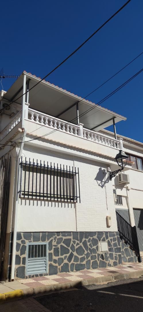 Vista exterior de Casa o xalet en venda en Albuñol amb Aire condicionat, Calefacció i Jardí privat