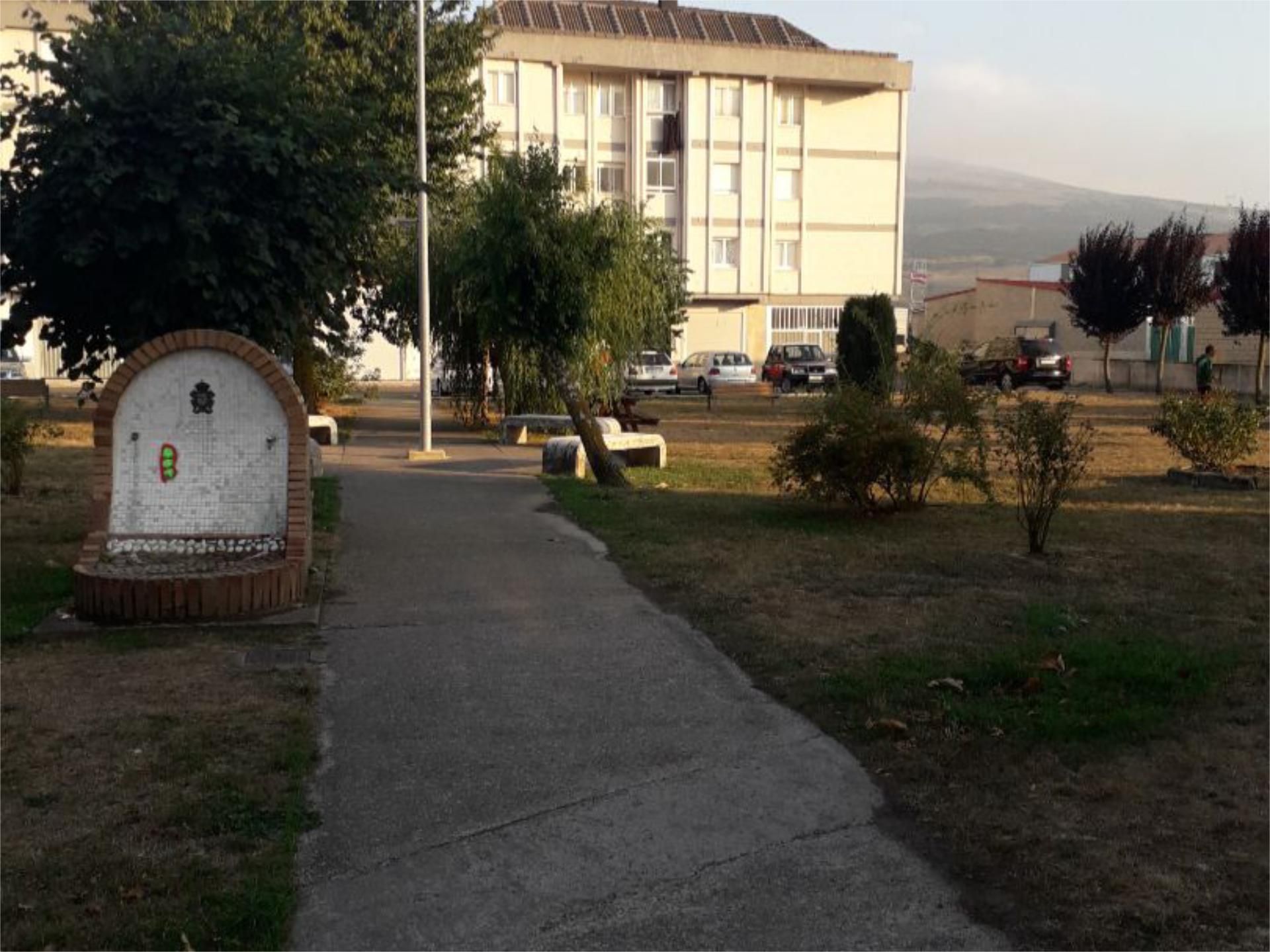 Pis en venda a Calle Julióbriga, 16, Campoo de Enmedio Aparcament de Pis en venda en Campoo de Enmedio amb Jardí privat, Parquet i Moblat